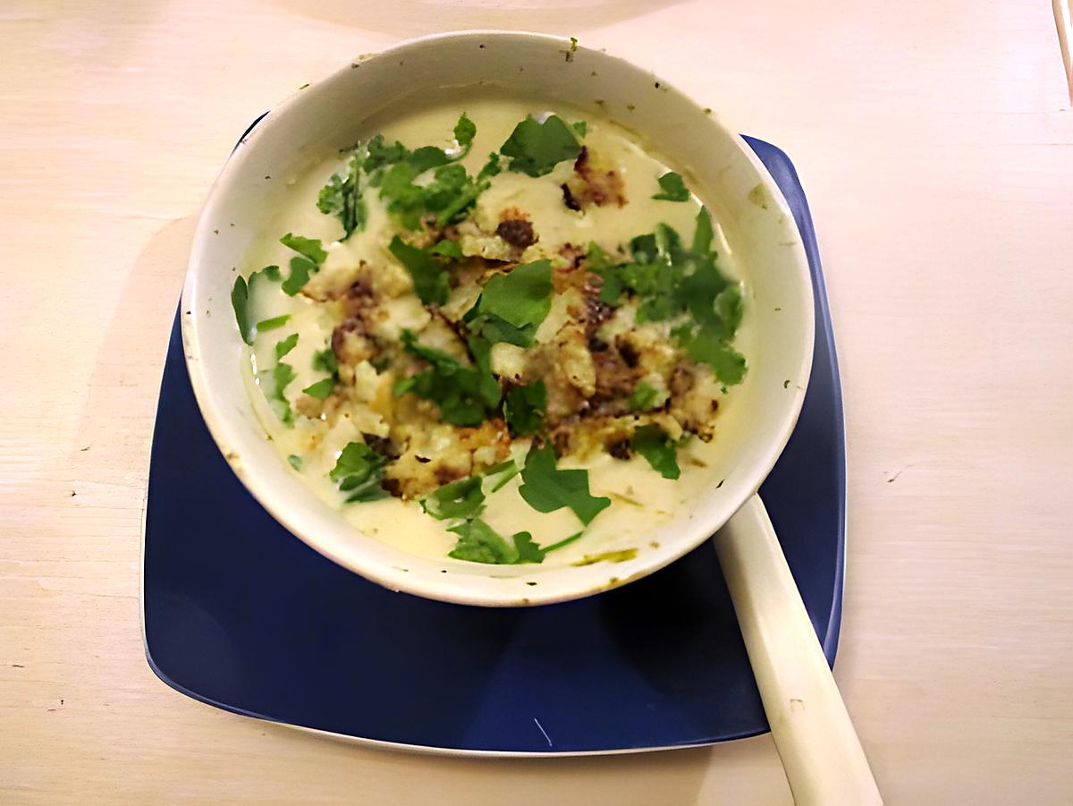 recette potage avec feuilles de chou fleur trouvé sur le blog vive la soupe   recette de nathou cuisine  et les hellebores