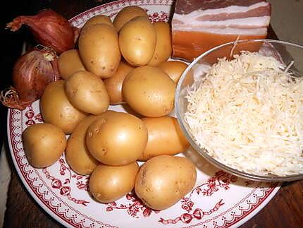 recette Gratin de pommes de terre nouvelles au lard et émmental
