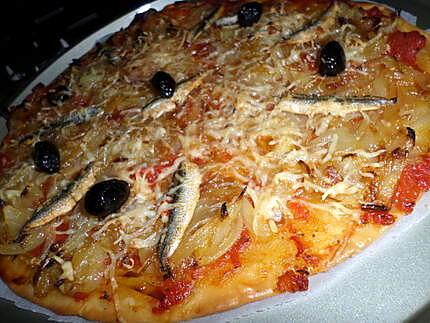 recette Pizza aux tomates oignons et anchois