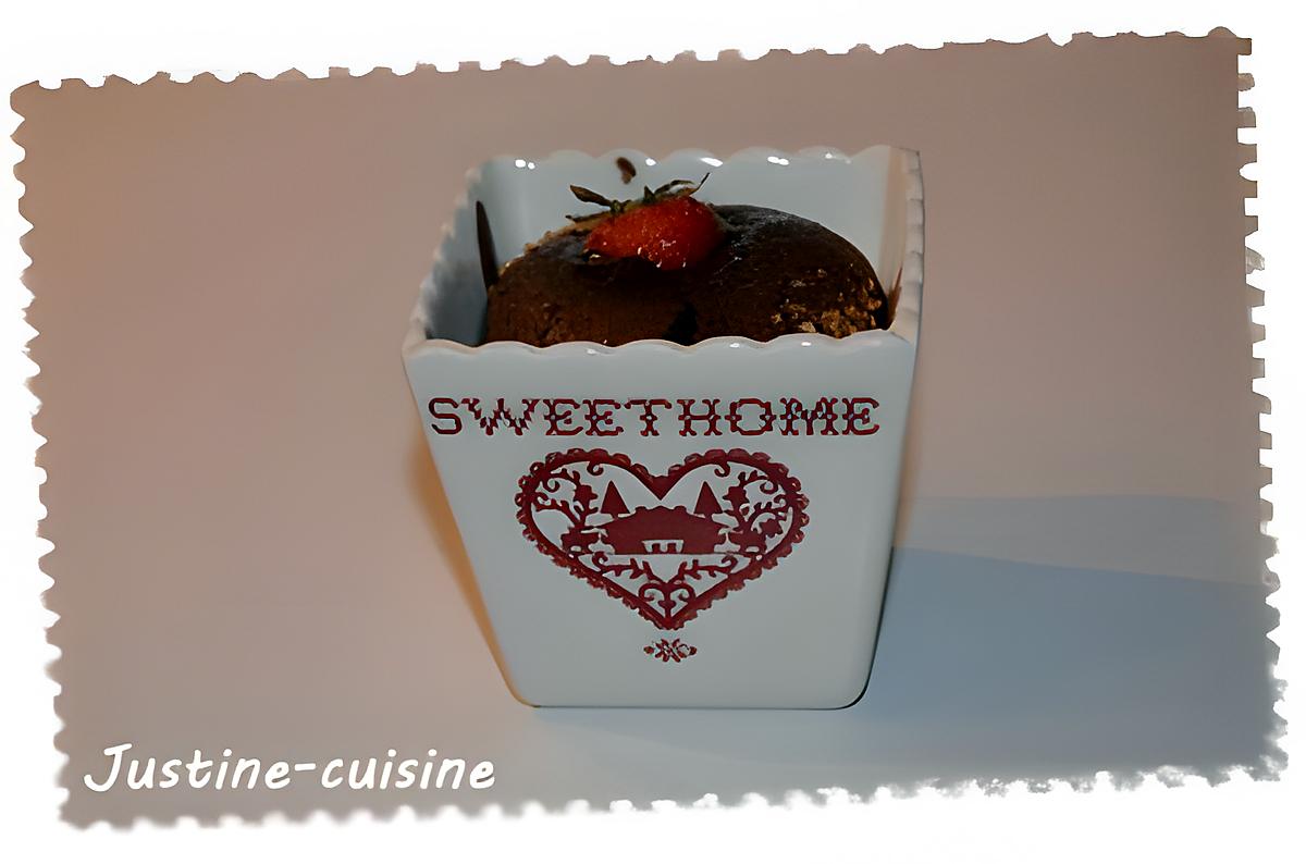 recette Coulant au chocolat coeur de fraise et coulis de fraise