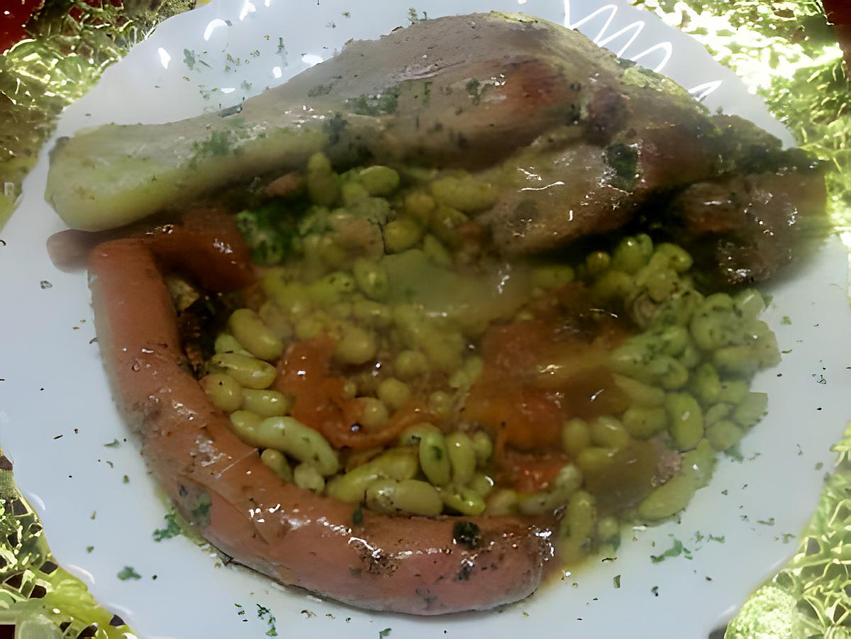 recette Manchons et cuisses de canard. saucisses de porc aux flageolets.