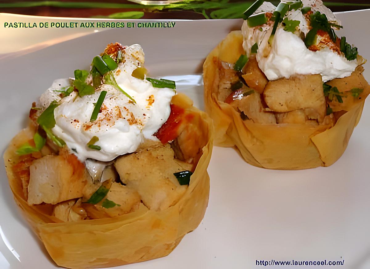 recette PASTILLA DE POULET AUX HERBES ET CHANTILLY