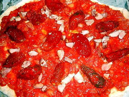 recette Pizza jambon,lardons,chorizo,mozarella