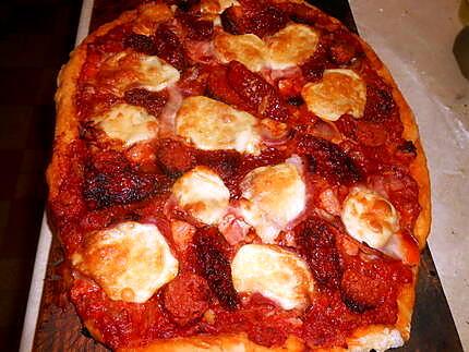 recette Pizza jambon,lardons,chorizo,mozarella