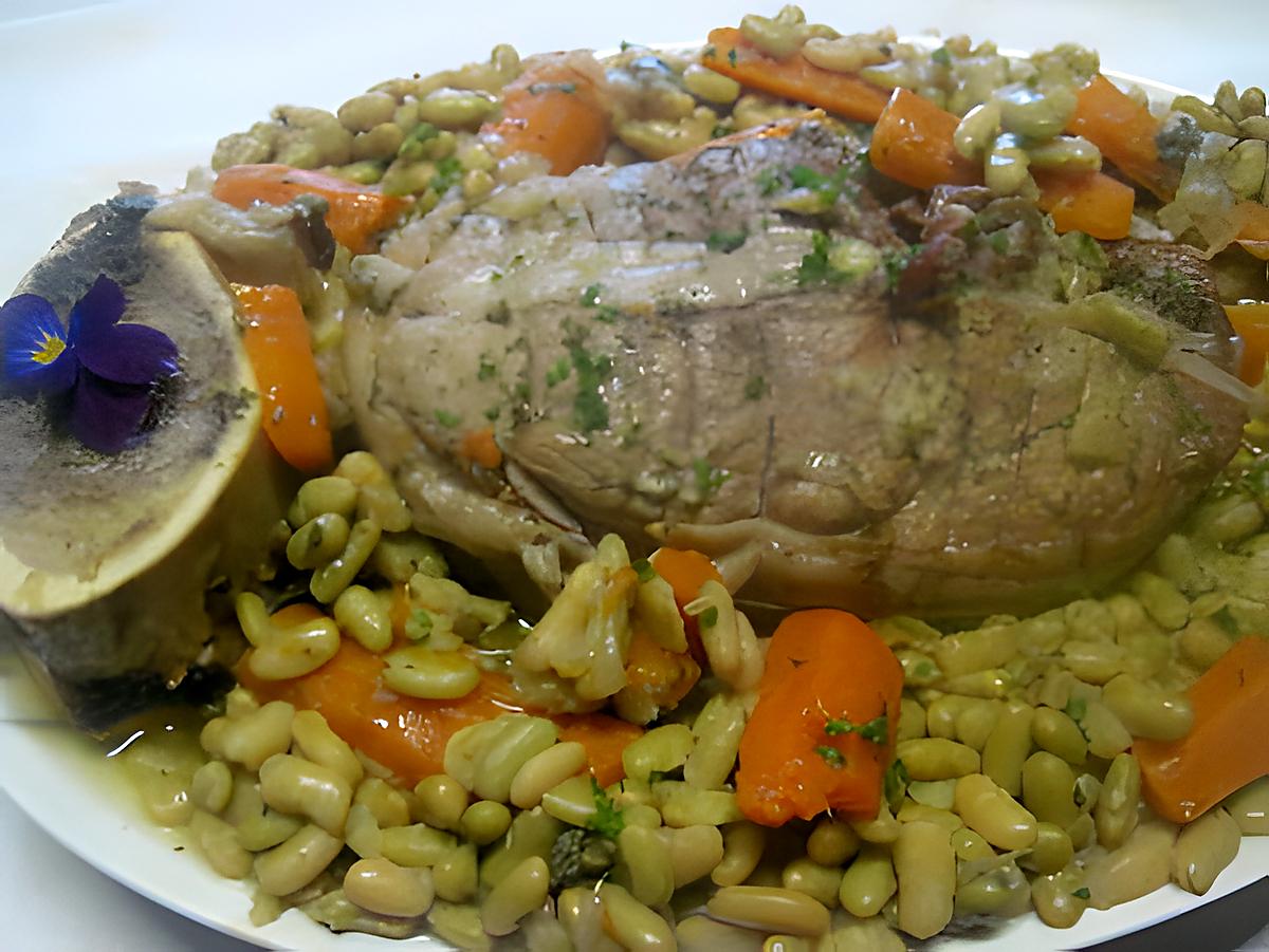 recette Épaule de veau sans os aux flageolets et carottes.