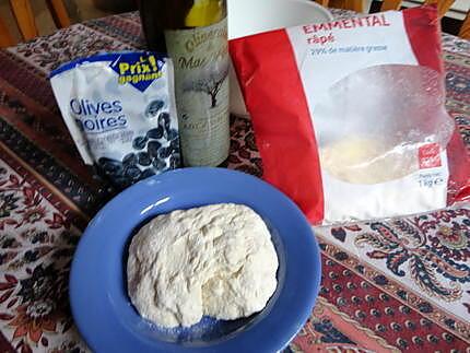 recette FOUGASSE AUX OLIVES emmental