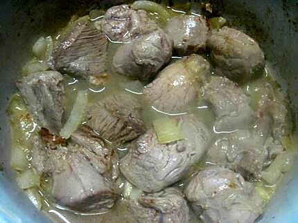 recette Sauté de veau aux champignons en sauce crème.vin.