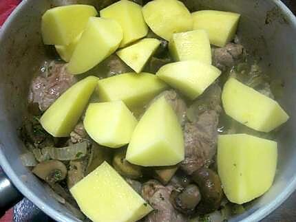 recette Sauté de veau aux champignons en sauce crème.vin.