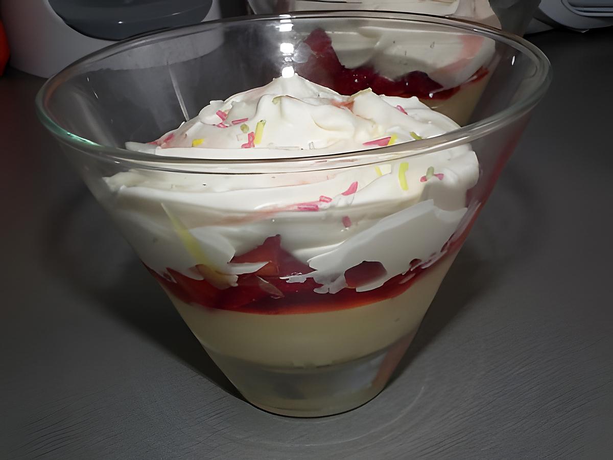 recette Coupe fraises, crème pâissière et chantilly