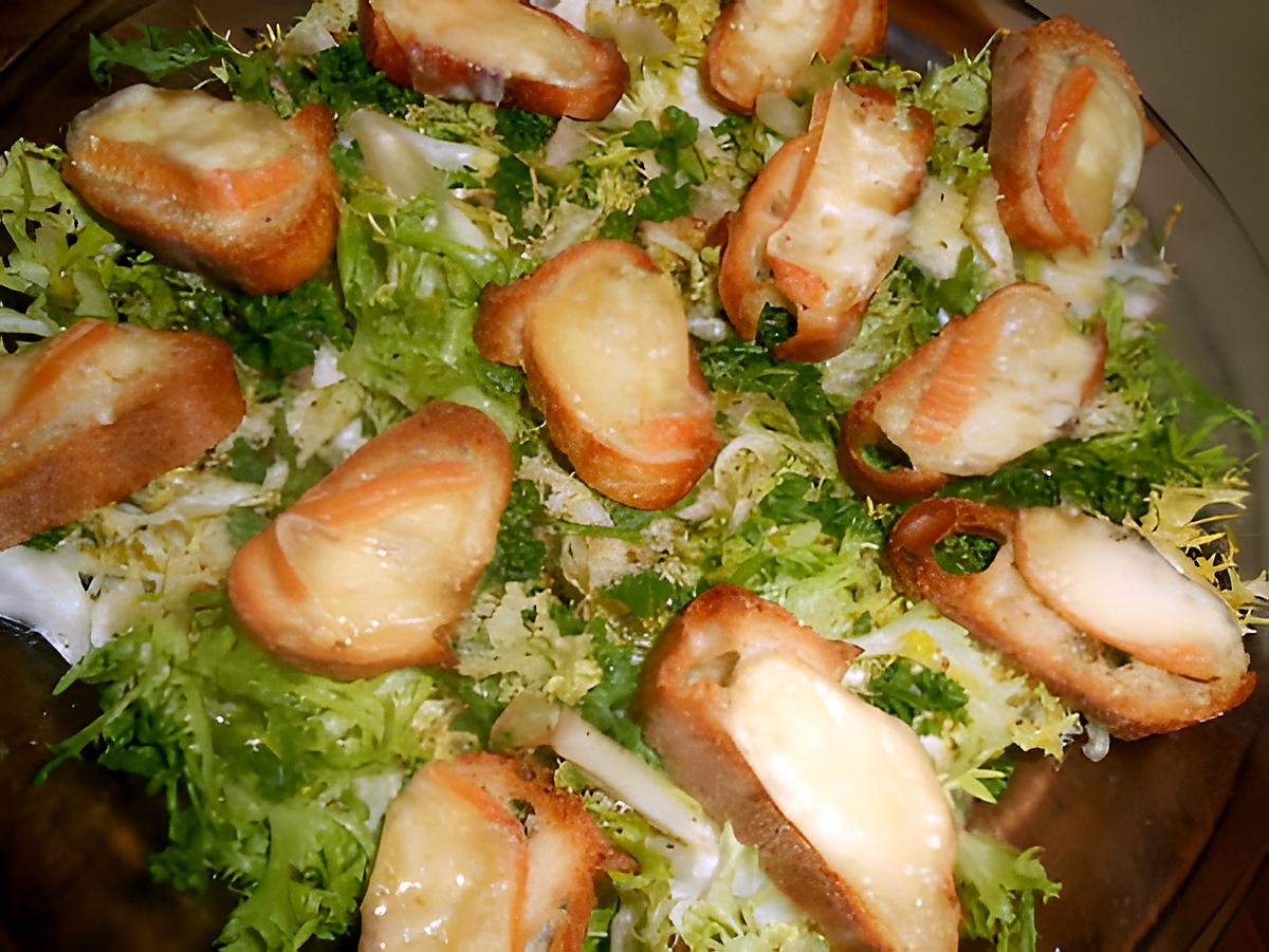 recette frisée petits croutons au maroilles