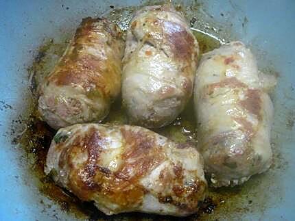 recette Escalopes de jambon farcies. basilic. sauce tomates.