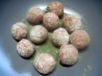 recette Boulgour aux aromates et boulettes de viande.