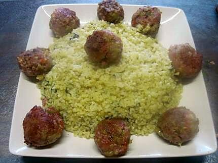 recette Boulgour aux aromates et boulettes de viande.