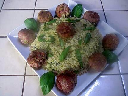 recette Boulgour aux aromates et boulettes de viande.