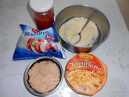 recette PIZZA  AU  THON  ET  FROMAGES  FONDANTS