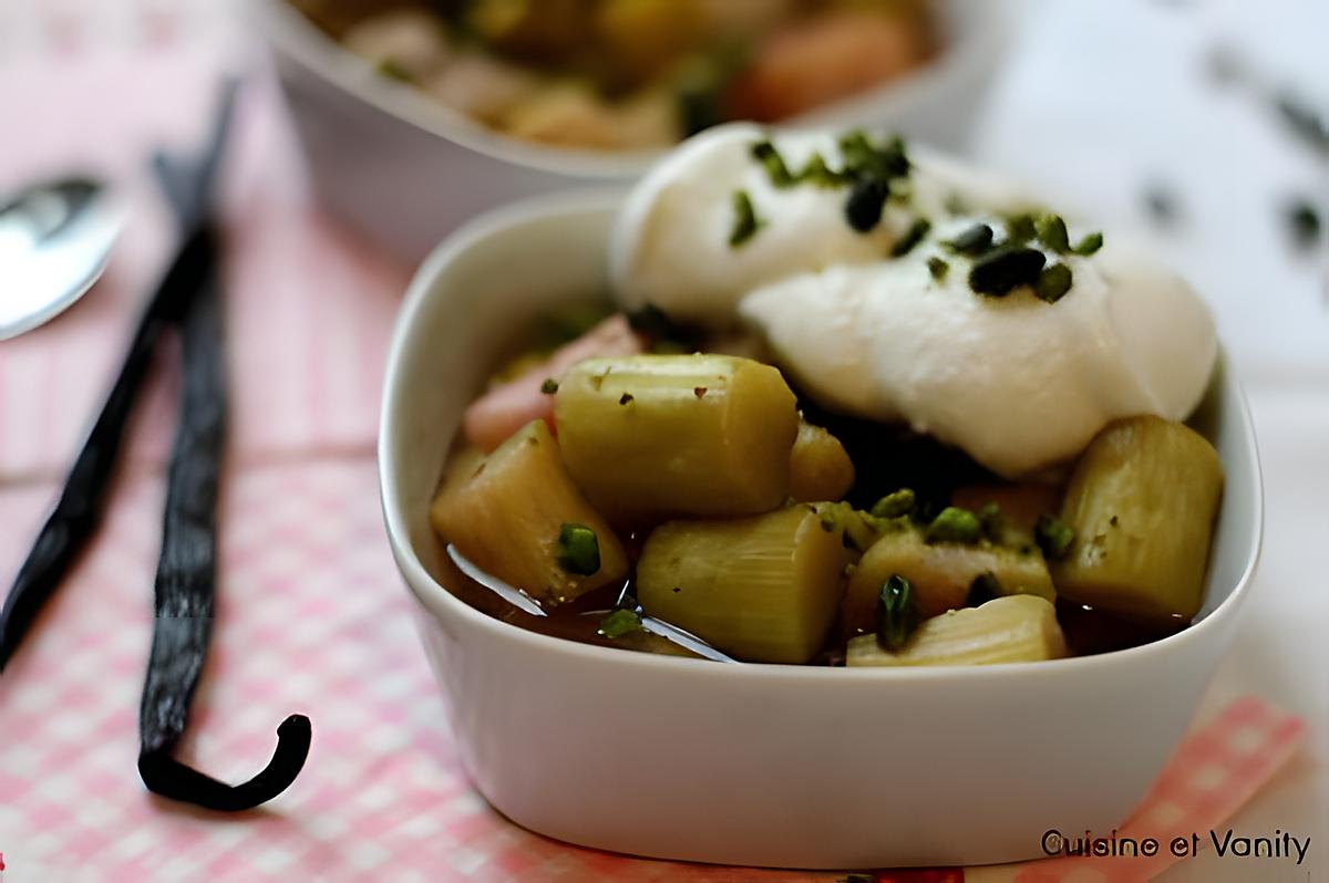 recette Rhubarbe pochée et crème fouettée