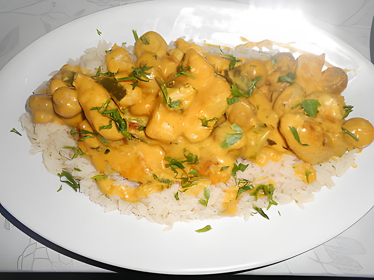 recette POULET  SAUCE  CURRY  ET  CHAMPIGNONS