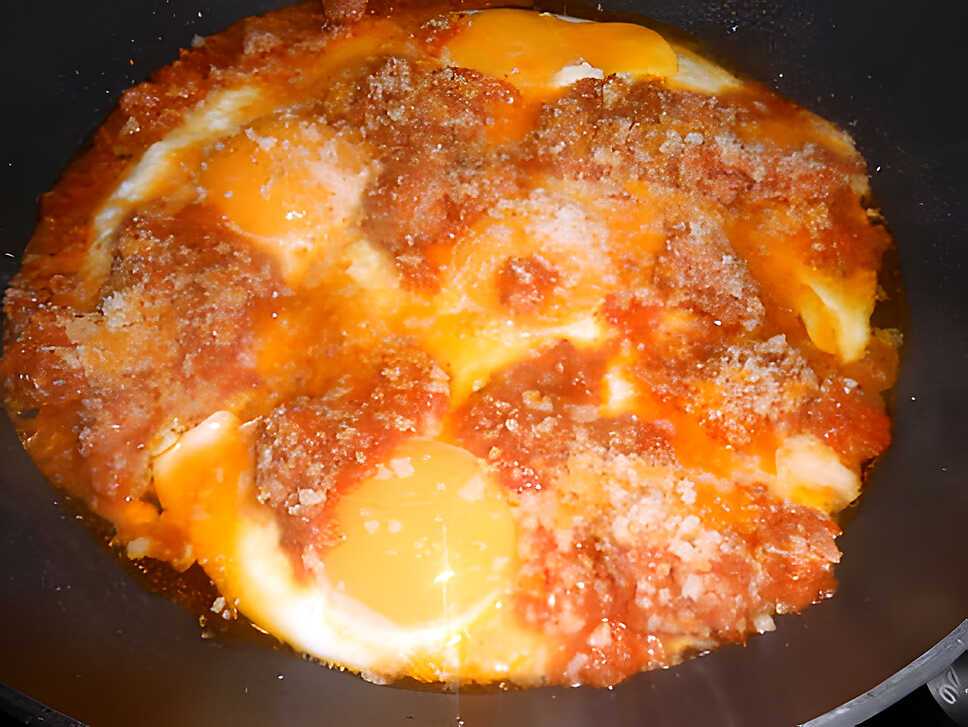recette OEUFS AU PLAT A LA BOLOGNAISE