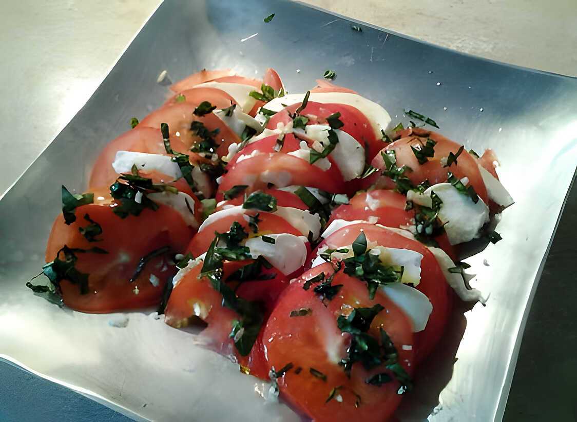 Tomates mozzarella simplissimes et cultissimes