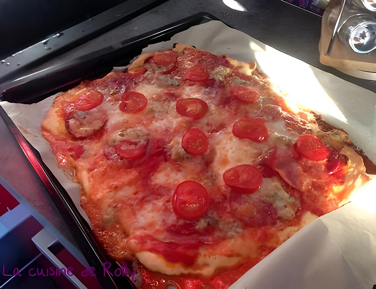 recette Pizza jambon, chorizo, tomate et gorgonzola