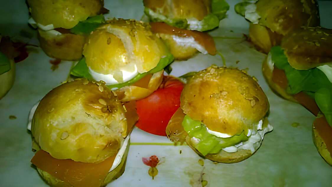 Recette de Mini burger apéro saumon et crème citronnée