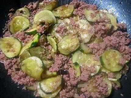 recette Sauté de rondelles de courgettes viandes hachée.