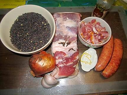 recette Lentilles aux saucisses fumées et poitrine de porc.