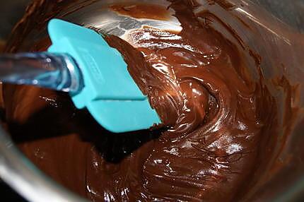 recette Fondant au chocolat, au coeur de caramel salé coulant et au coulis de framboise