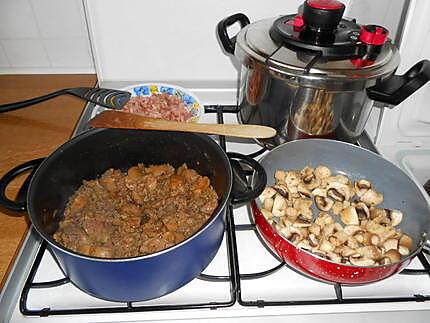 recette Fricassée de foies de volaille aux lardons et champignons.