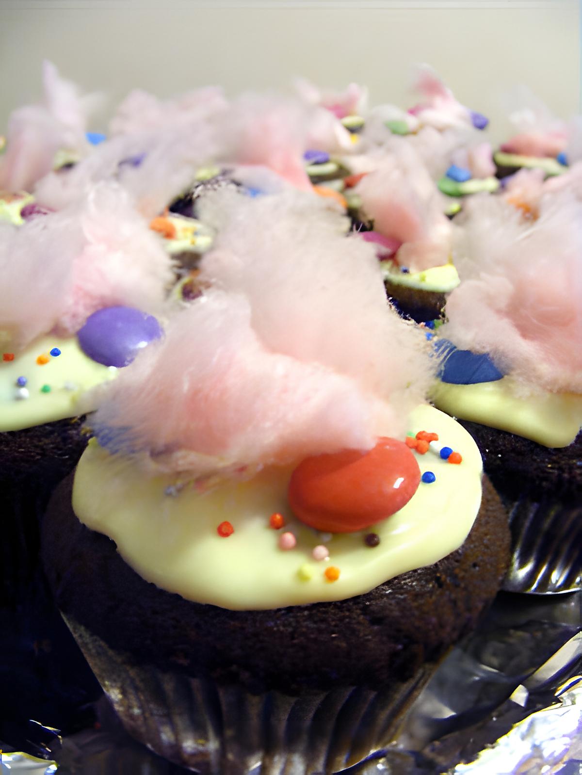 recette Cupcakes au chocolat, smarties et barbe à papa