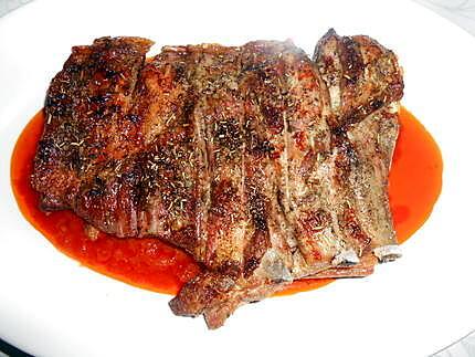 recette POITRINE D'AGNEAU GRILLEE AUX HERBES ET SAUCE TOMATE