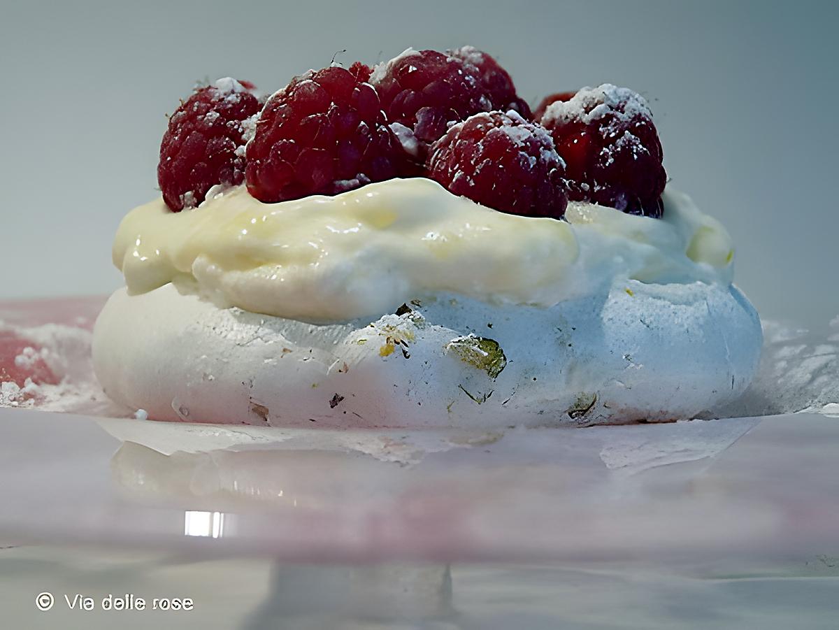 recette Pavlova de pistaches, crème de citron et framboises