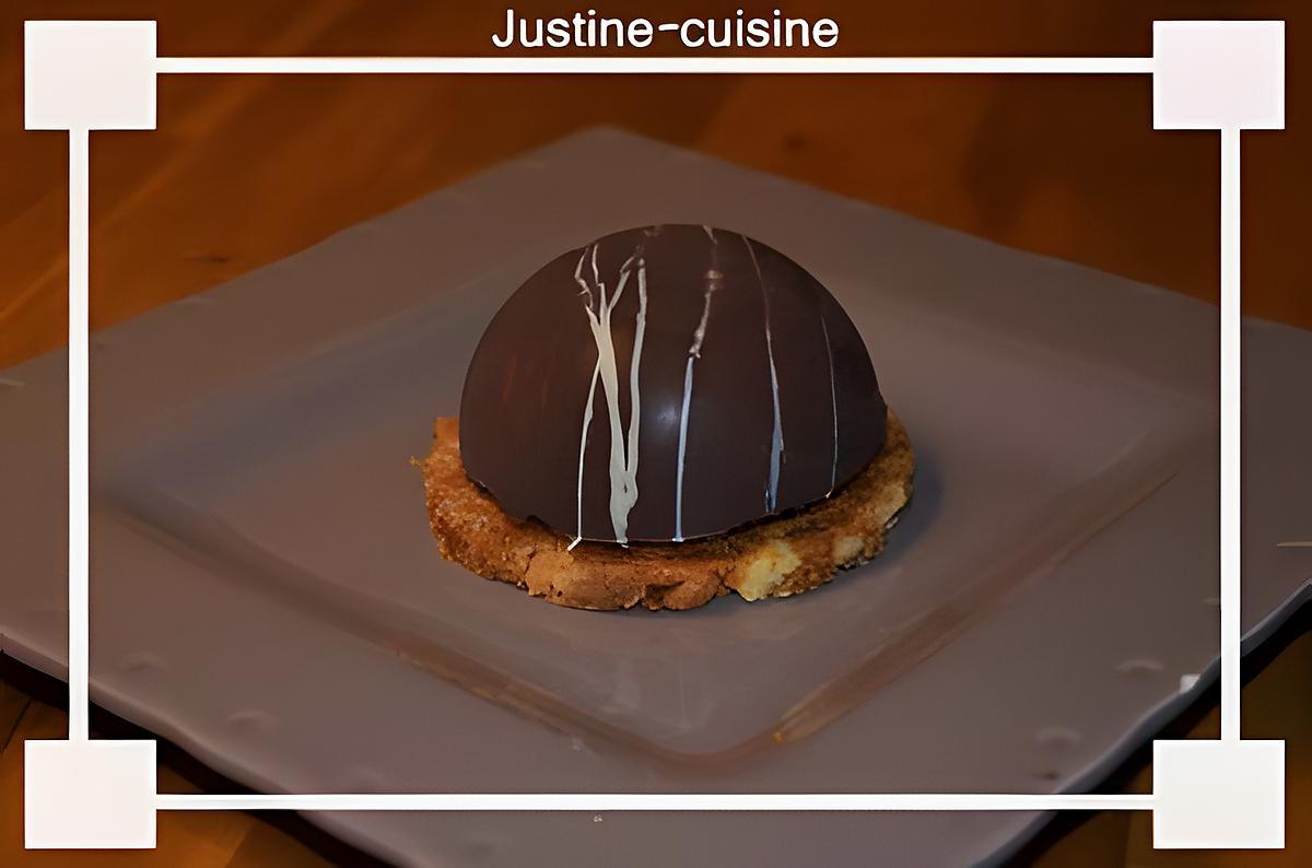 recette Dômes au chocolat et à la mousse de poire sur croquant au speculoos