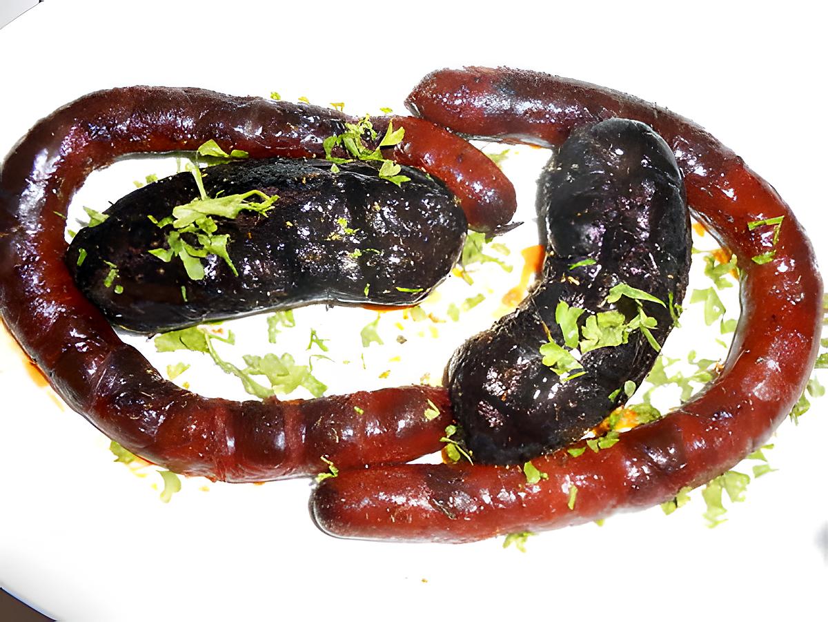 recette SAUCISSE PIQUANTE BOUDIN GRILLES PUREE A L'AIL ET AU BASILIC