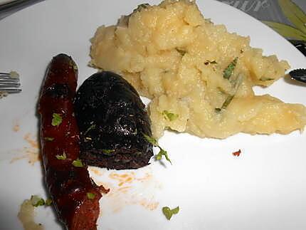 recette SAUCISSE PIQUANTE BOUDIN GRILLES PUREE A L'AIL ET AU BASILIC