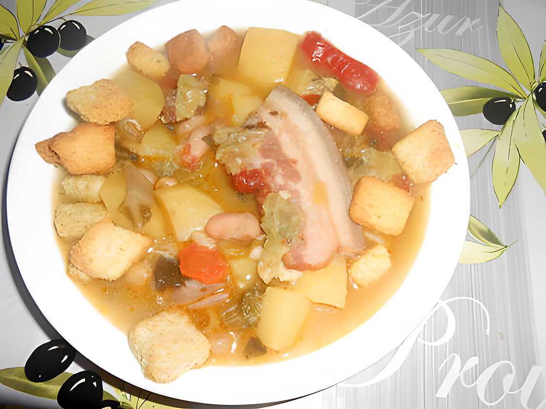 Recette de SOUPE PAYSANNE AU LARD FUME