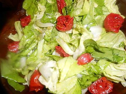 recette Salade de laitue aux tomates grappes confites