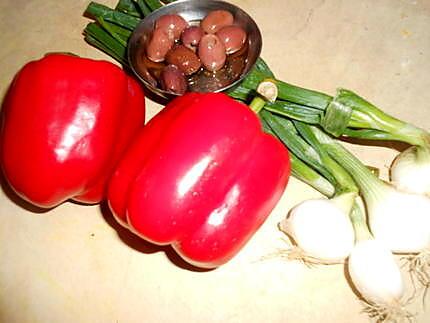 recette Poivrons rouges marinés aux oignons nouveaux et olives