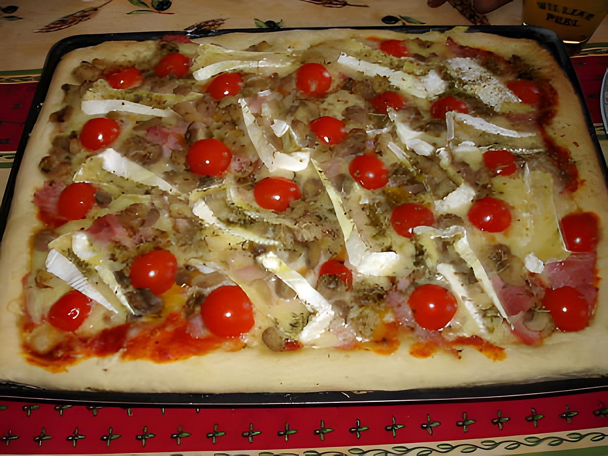 recette Pizza au jambon ,tomates cerises et camembert