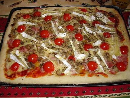recette Pizza au jambon ,tomates cerises et camembert