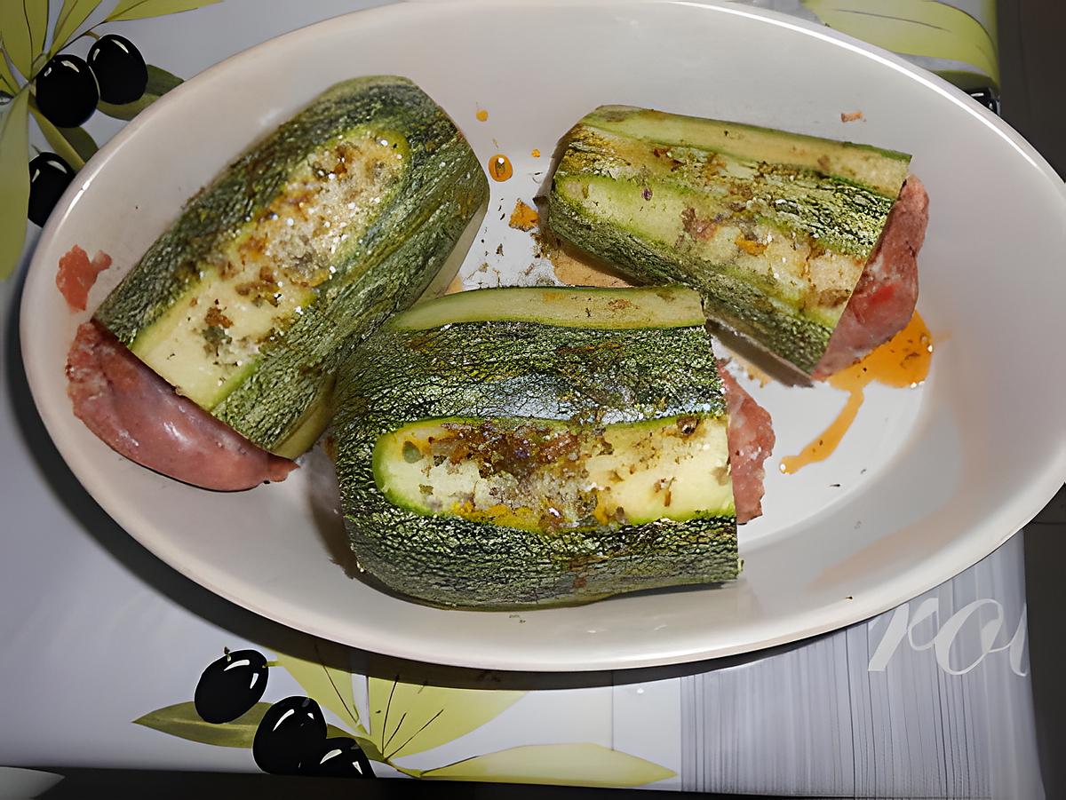 recette COURGETTES FARCIES A LA SAUCISSE DE TOULOUSE