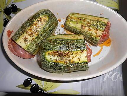 recette COURGETTES FARCIES A LA SAUCISSE DE TOULOUSE