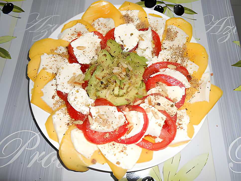 recette CARPACCIO DE MANGUE,AVOCAT,TOMATE ET MOZZARELLA
