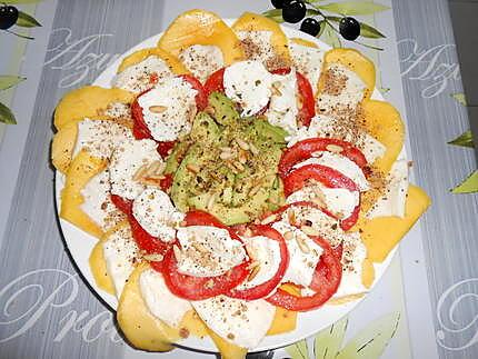 recette CARPACCIO DE MANGUE,AVOCAT,TOMATE ET MOZZARELLA