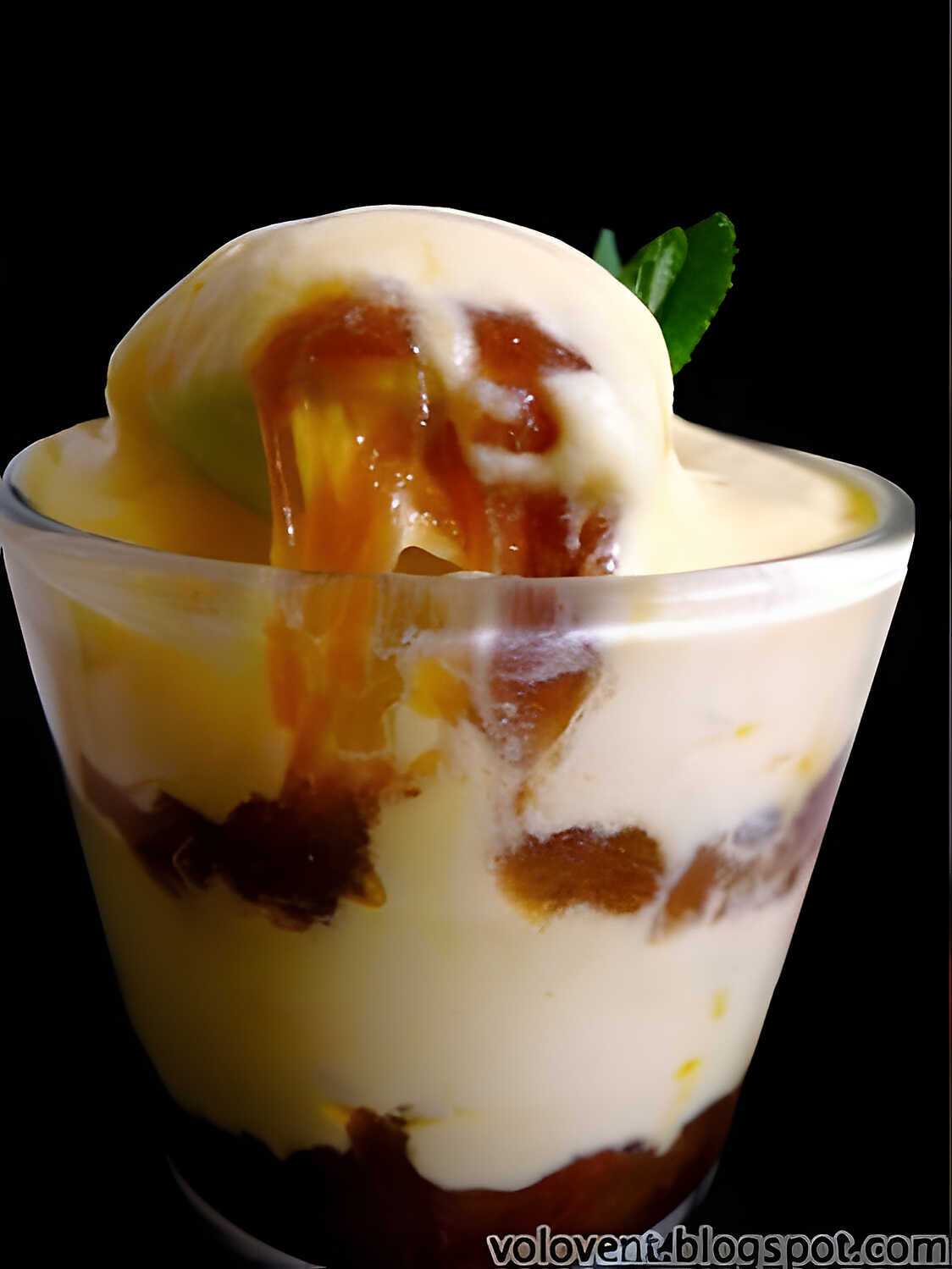 Verrine de rhubarbe et crème de yogourt au safran