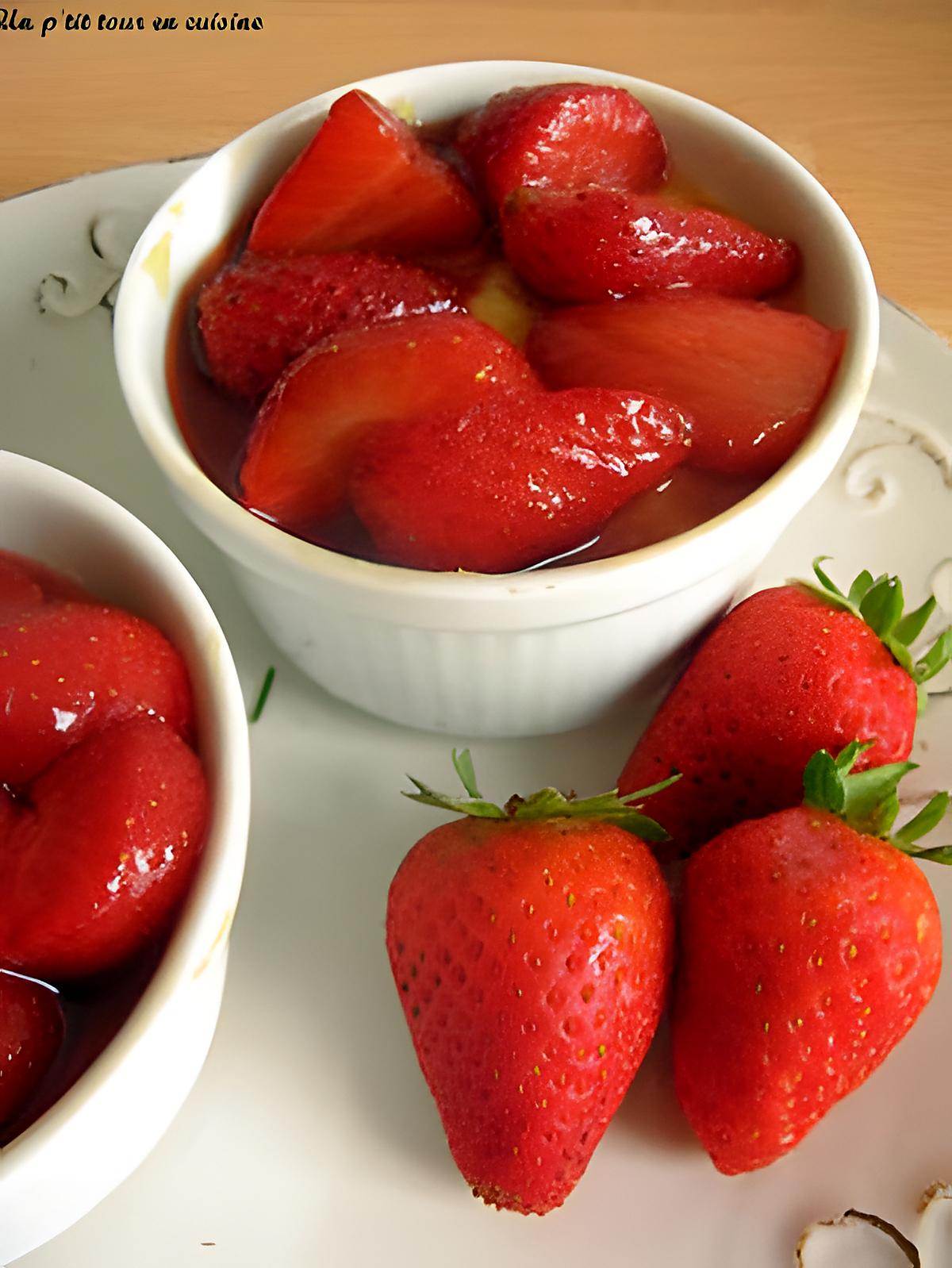 recette Crèmes au chocolat blanc et aux fraises caramélisées
