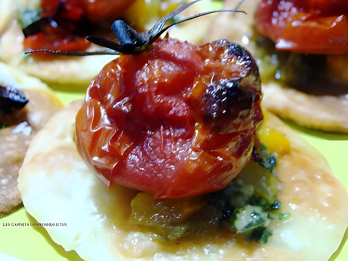 recette TARTELETTES FEUILLETEES AU PESTO POIVRONS & TOMATES CONFITES