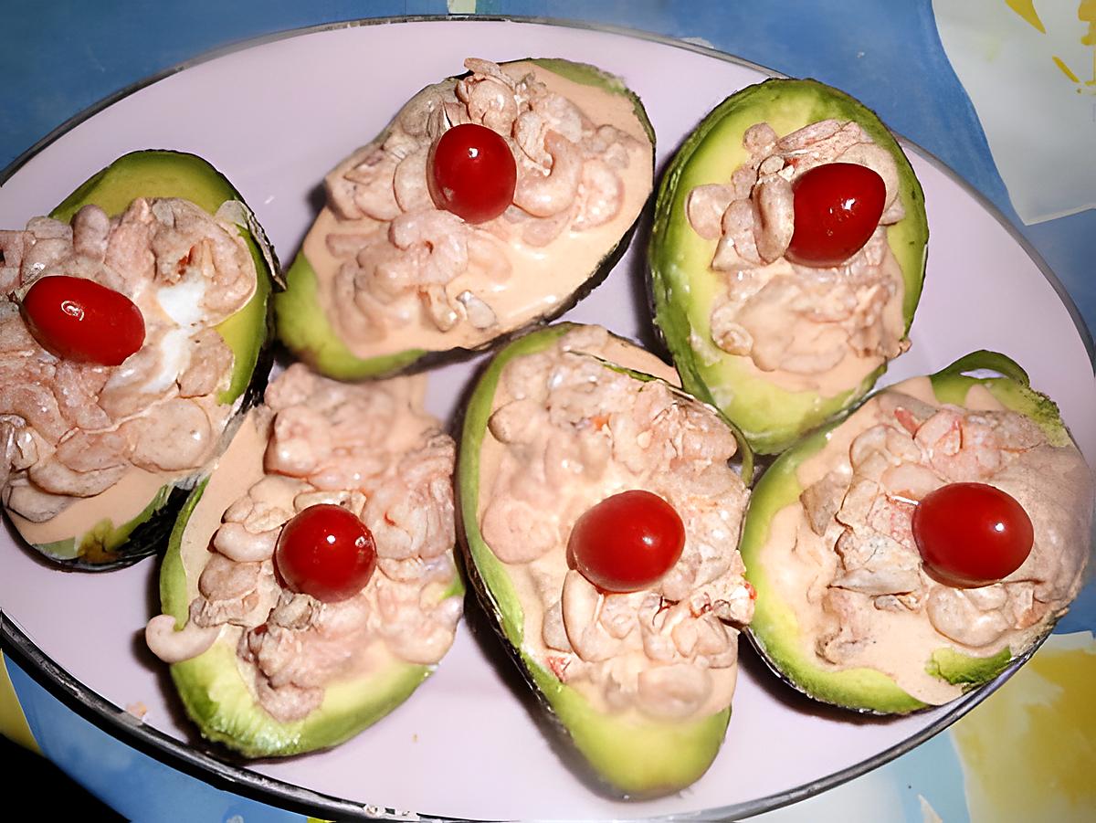 recette Avocats aux crevettes et tomates séchées