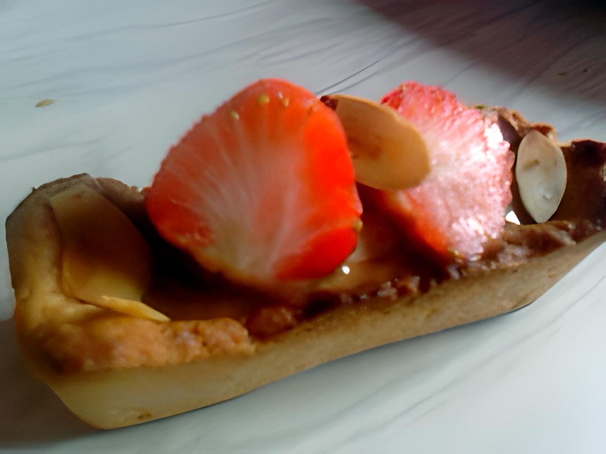 recette tartelette rectangulaire fraise et ganache pralinoise