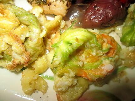 recette merlu a la provençale  du blog isabelle gastronome  et les boutons  de ^paquerettes au vinaigre  de  la cuisine  sur la table  et  beignets  de  fleurs de courgettes